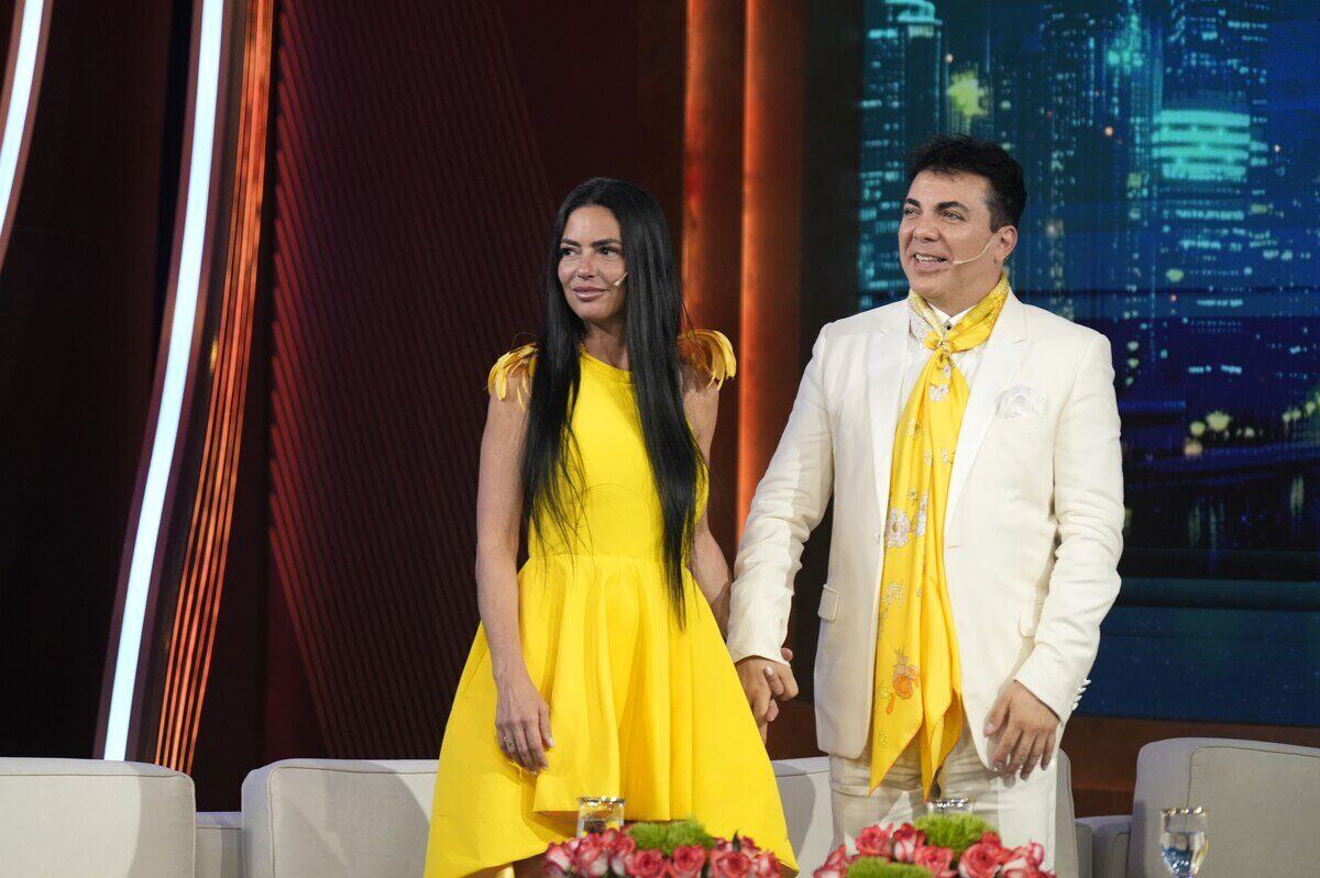 Susana Giménez y un compañero en un set de televisión