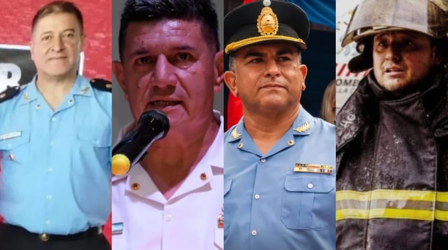 Hombres en uniformes de Protección Civil y bomberos en un evento relacionado con un accidente aéreo en San Juan