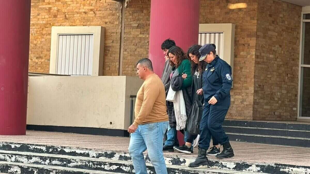 Familiares de las víctimas del accidente aéreo en San Juan son acompañados por autoridades