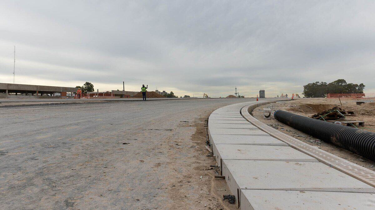 Vista de la pista en remodelación del Autódromo de Buenos Aires con obras en curso