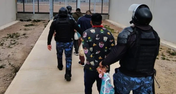 Traslado de presos en Mendoza tras un escándalo de streaming