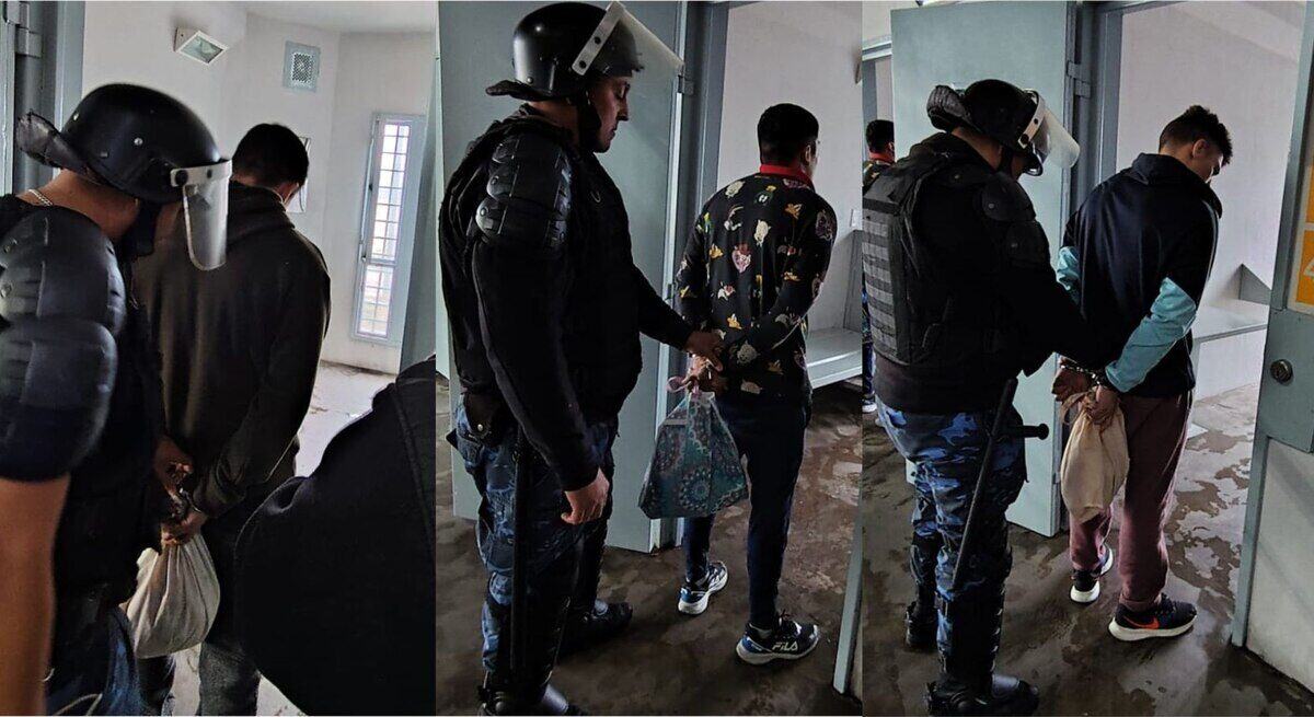 Traslado de tres presos bajo custodia policial en una cárcel de Mendoza