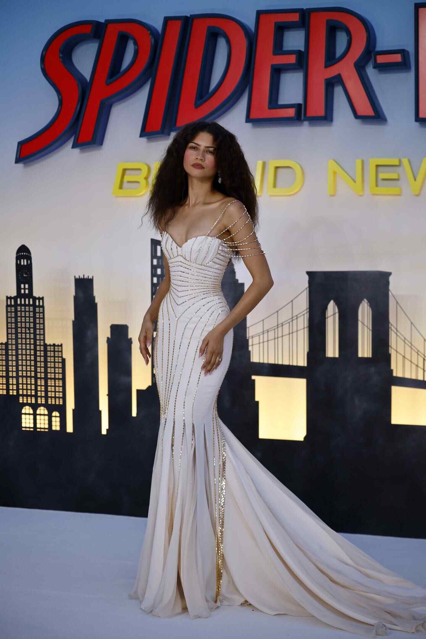 Zendaya luciendo un vestido de alta costura en la premiere de Spider-Man